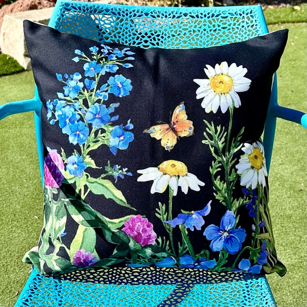 NWT Indoor/Outdoor Throw Pillows Sally Eckman Roberts Art‎ Butterfly Flowers 18” - Picture 5 of 10